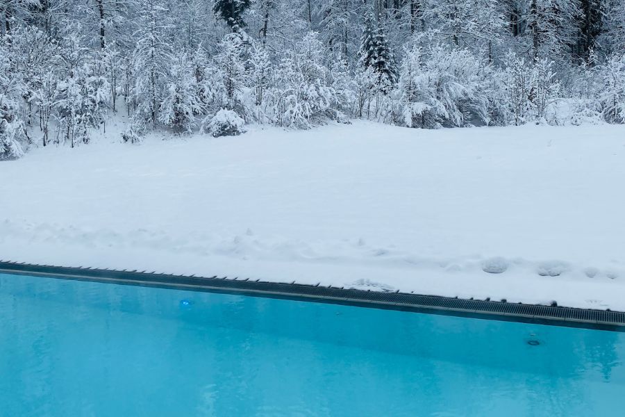 piscina en entorno nevado