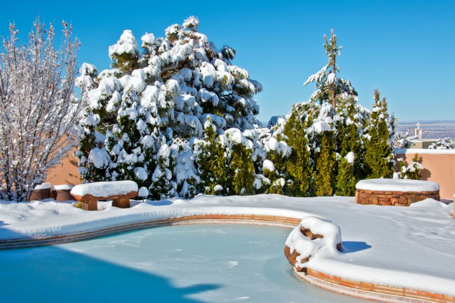 agua congelada de piscina