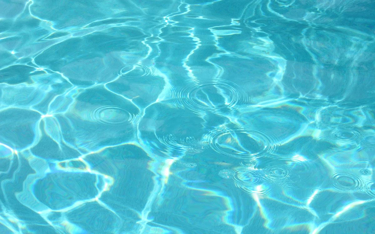 agua de piscina al instalar clorador salino
