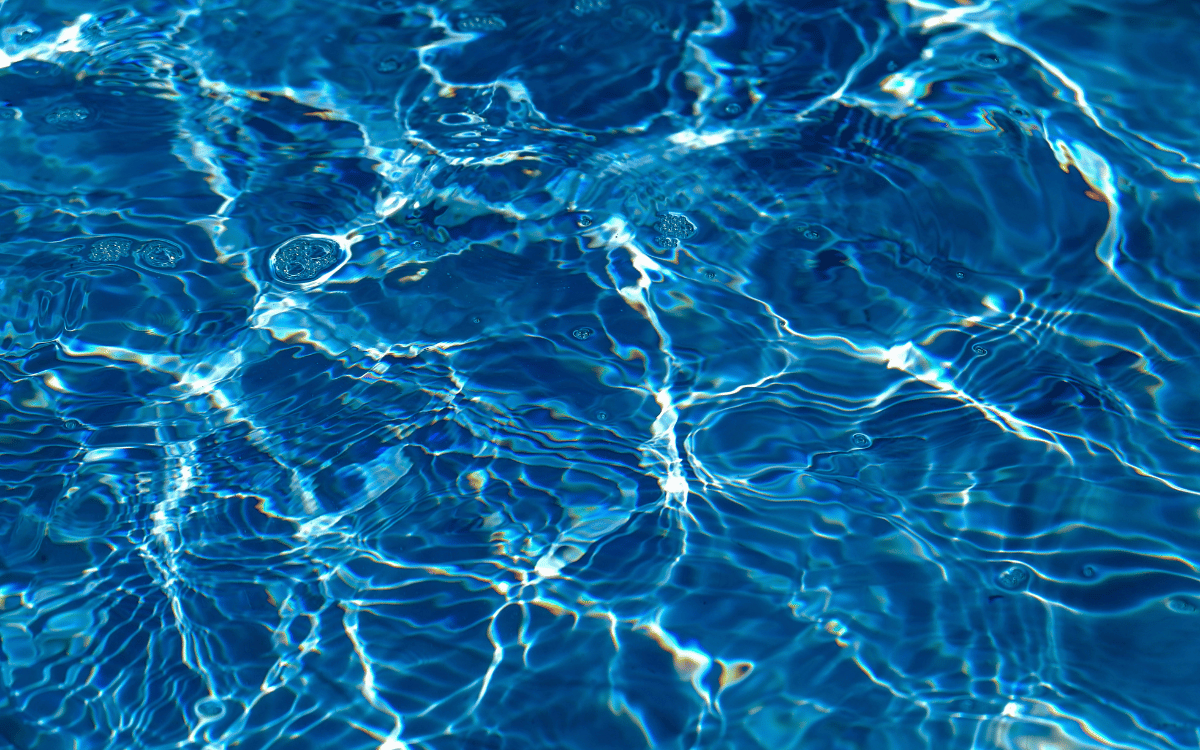 climatización de piscinas en Sitges con sistema de bomba de calor eficiente