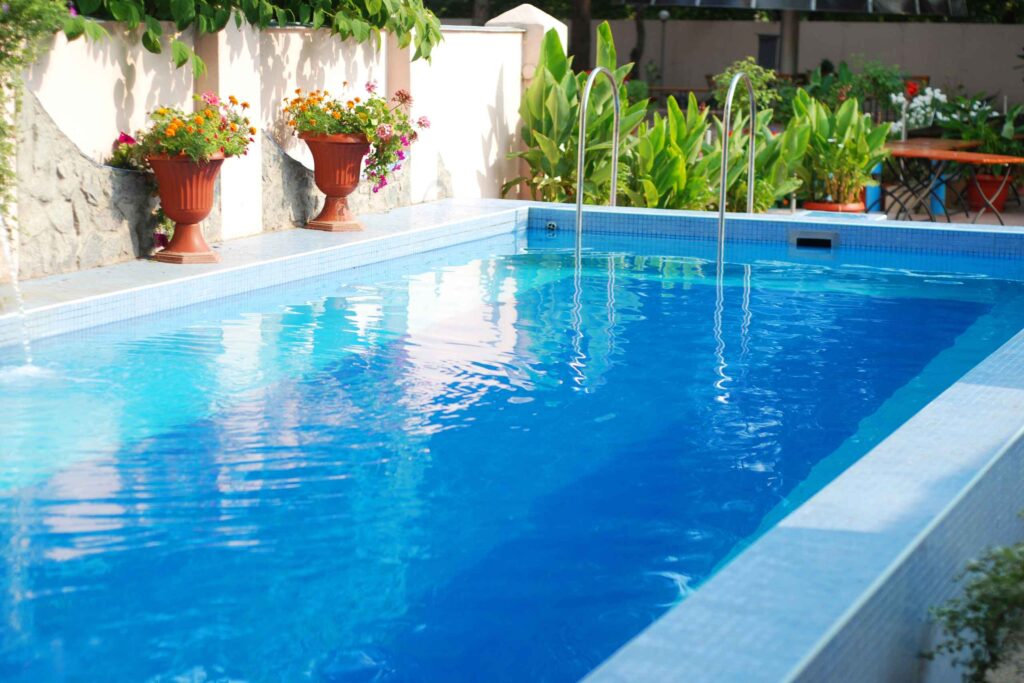 Cloración salina piscinas: cómo funciona y qué debes tener en cuenta