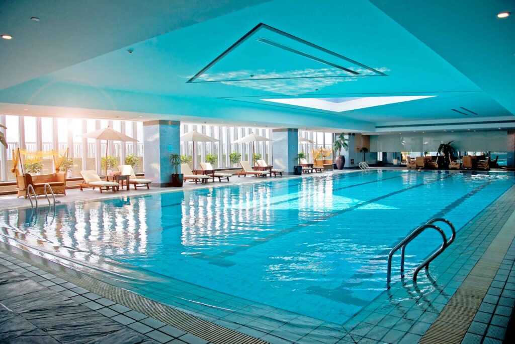 Cloración salina piscinas: cómo funciona y qué debes tener en cuenta