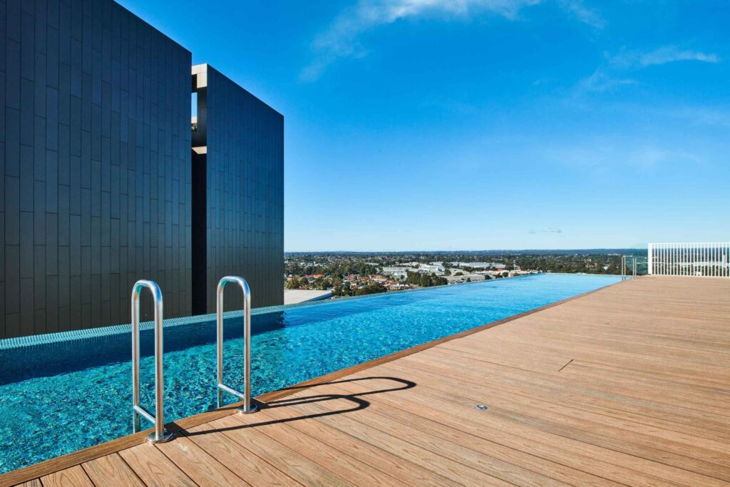 Convertir piscina a salina: qué debes revisar antes de realizar el cambio